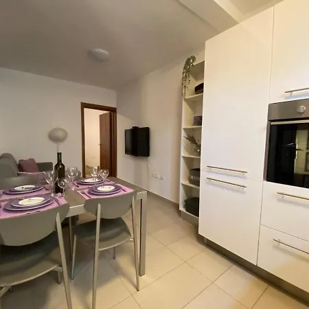 Apartmán Lovely 1 - Bedroom Lena Vantacici