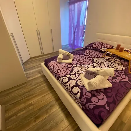 아파트 Lovely 1 - Bedroom Lena 반타치치