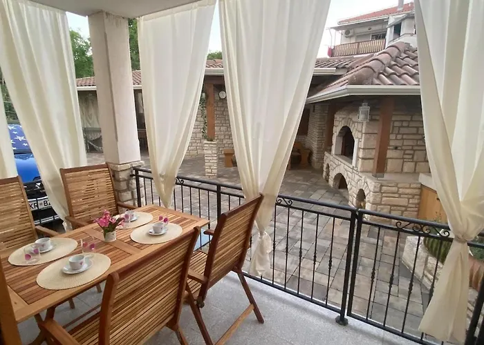 Lovely 1 - Bedroom Lena Vantacici